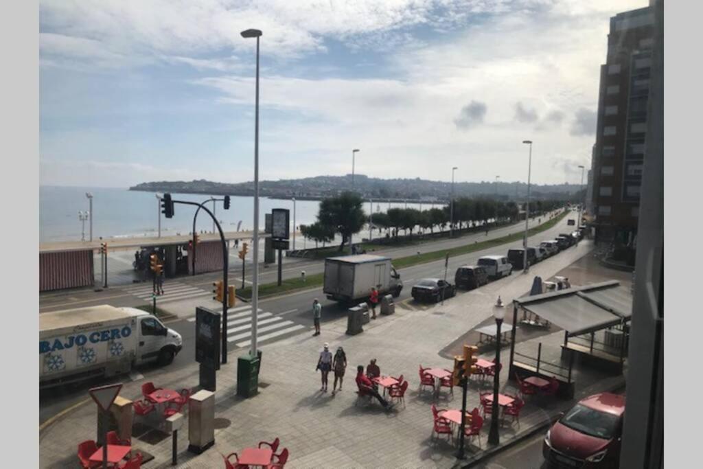 Fantástico Piso En Primera Linea De Playa Apartamento Gijón