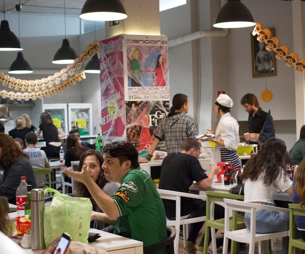 Hostel Hola Eixample *