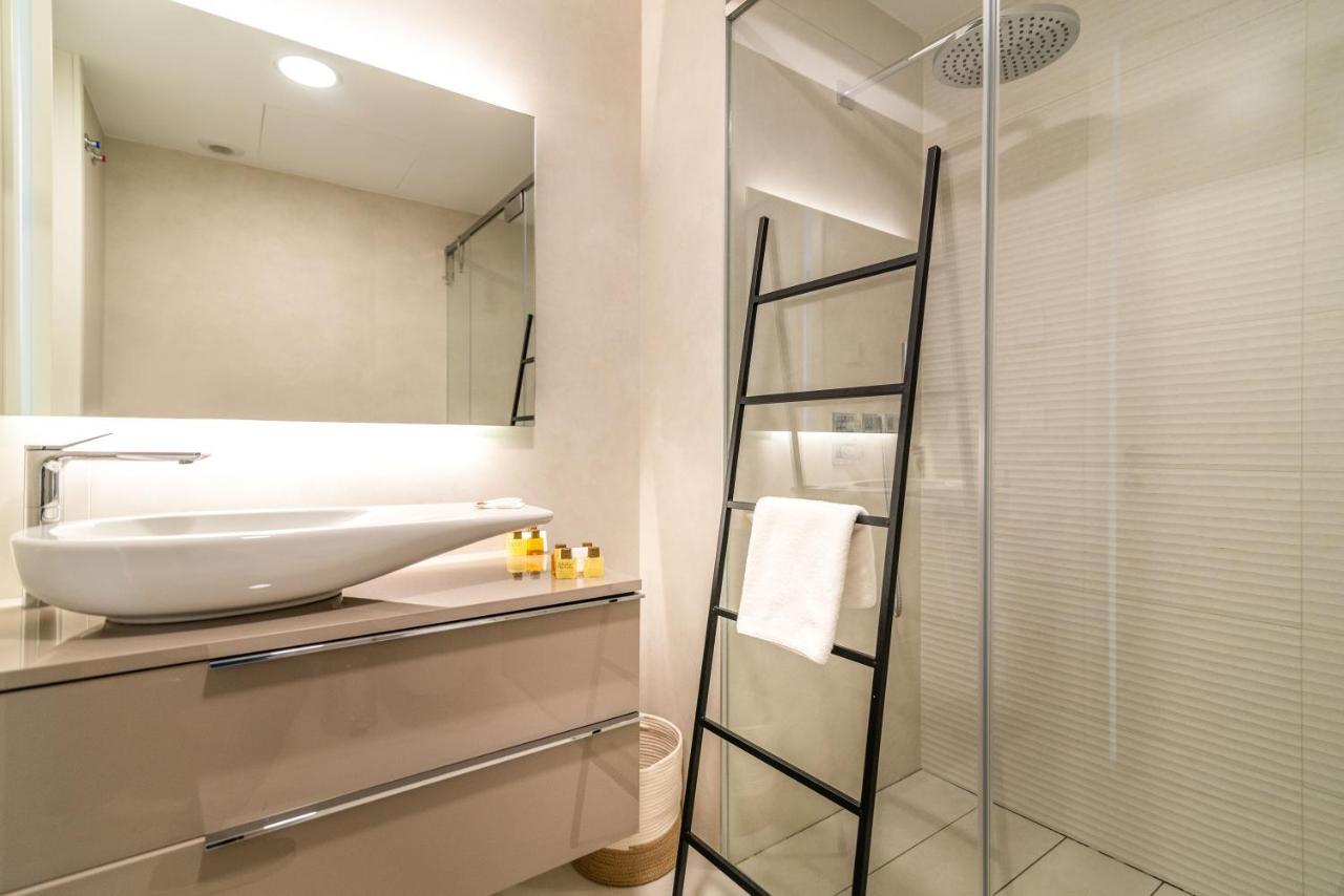 Apartamento Vacation Marbella I Live On The Edge Of The Sea, New Beachfront Condo, Padel Courts, Gym, Sauna, Luxury And 24-7 Security