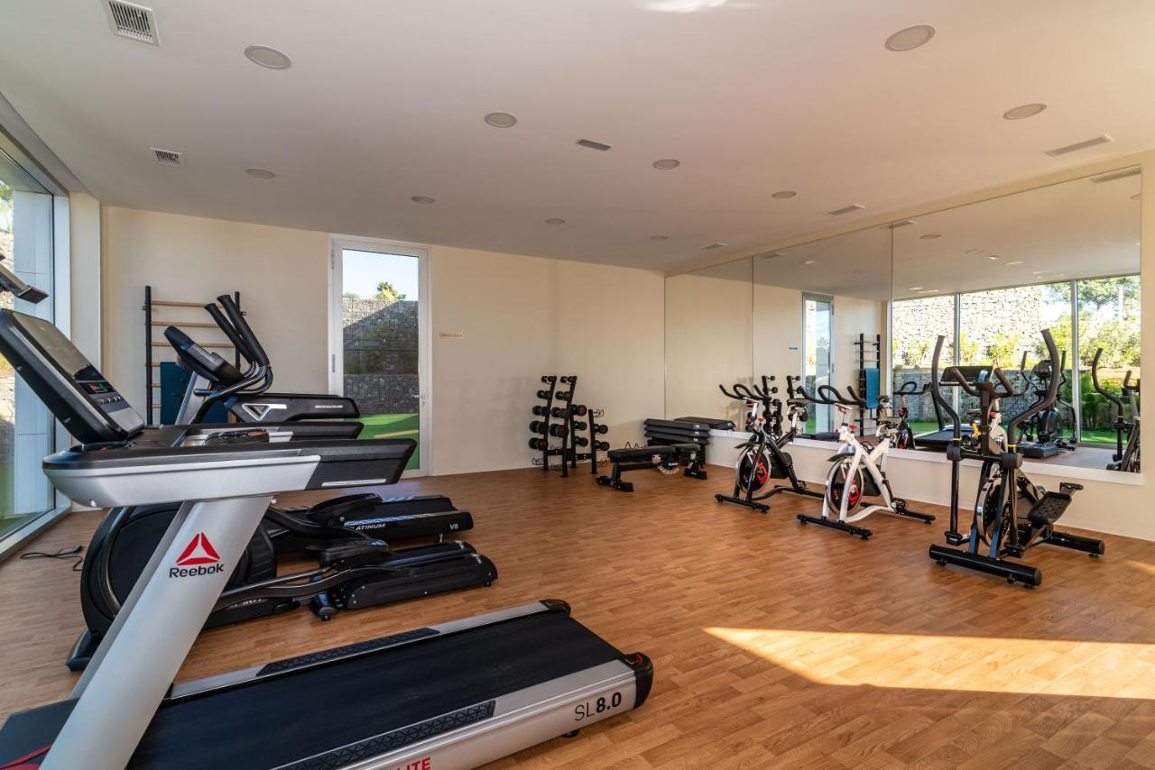 Apartamento Vacation Marbella I Live On The Edge Of The Sea, New Beachfront Condo, Padel Courts, Gym, Sauna, Luxury And 24-7 Security Estepona
