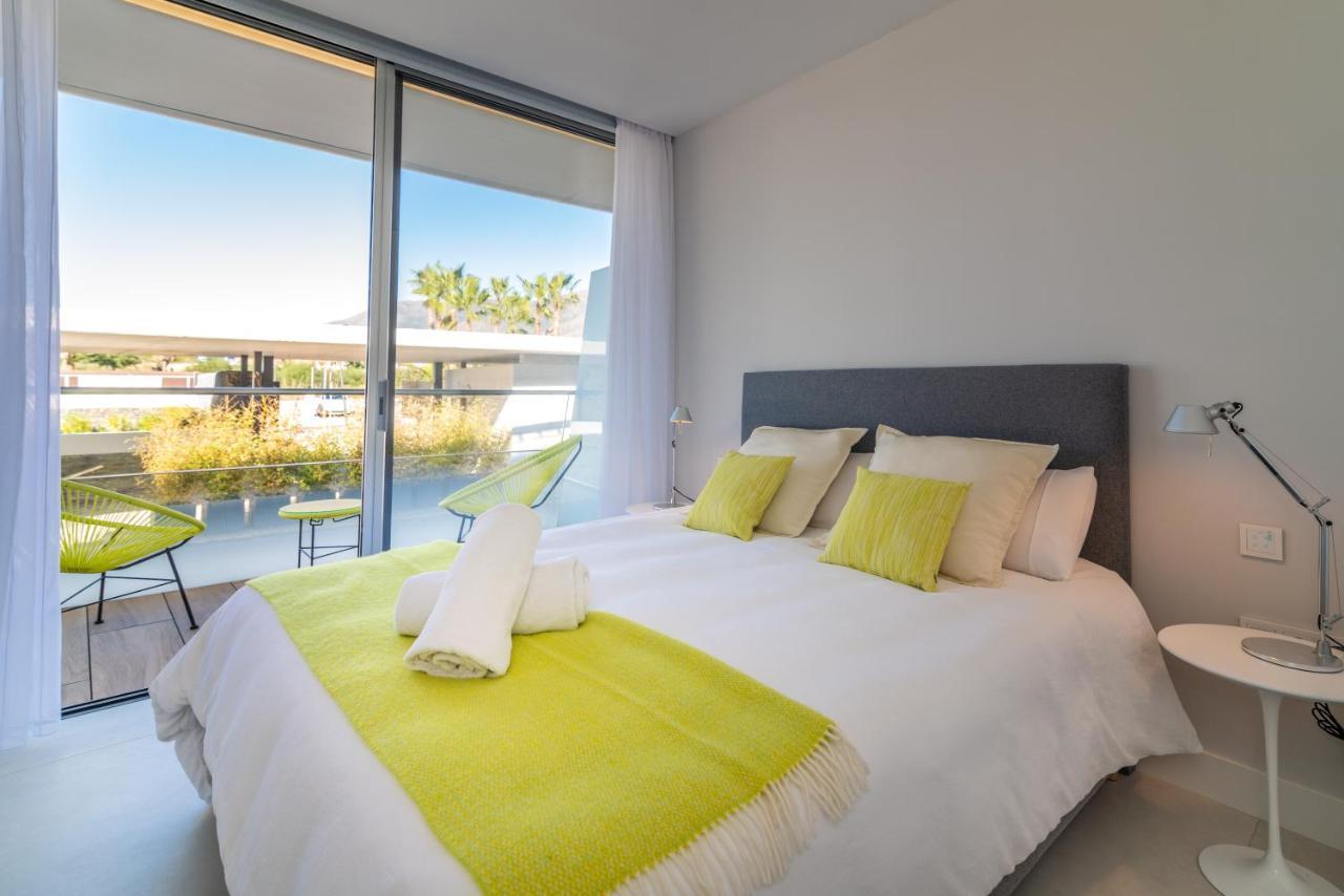 Vacation Marbella I Live On The Edge Of The Sea, New Beachfront Condo, Padel Courts, Gym, Sauna, Luxury And 24-7 Security Apartamento Estepona