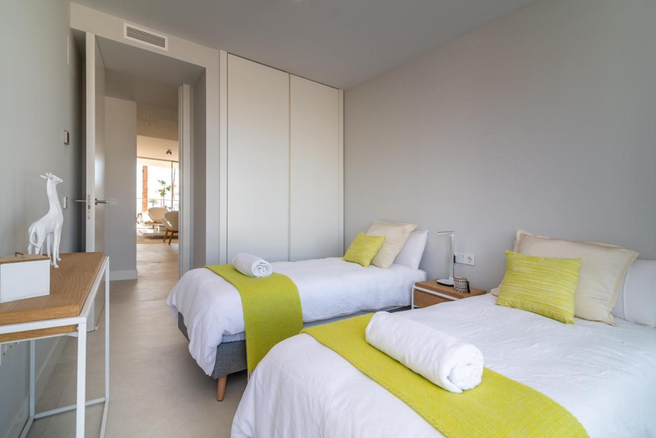 Apartamento Vacation Marbella I Live On The Edge Of The Sea, New Beachfront Condo, Padel Courts, Gym, Sauna, Luxury And 24-7 Security