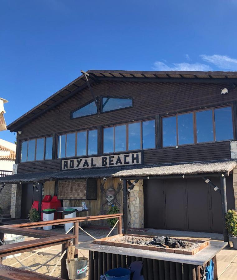 Beachfront Penthouse With Large Terrace And Breathtaking Sea Views Close To Marbella Spain Apartamento