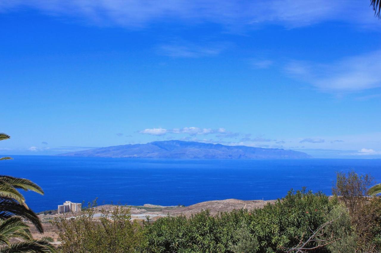 Detached With Garden, Heated And Private Pool, Sea View, Parking Free *