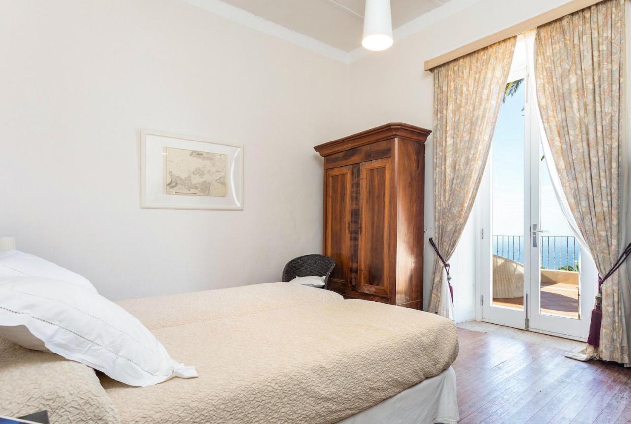 Detached With Garden, Heated And Private Pool, Sea View, Parking Free Villa