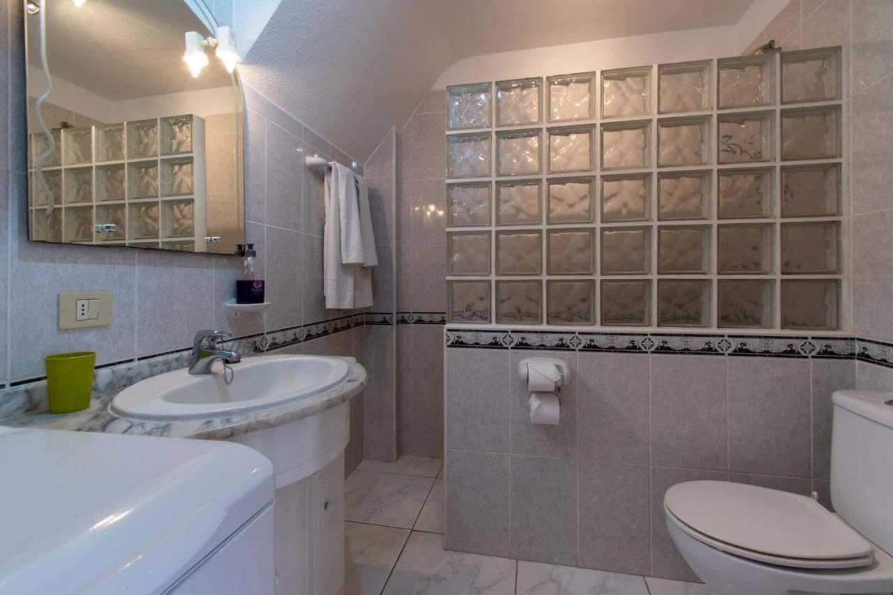 Los Diamantes 2 Bed * Los Cristianos (Tenerife)