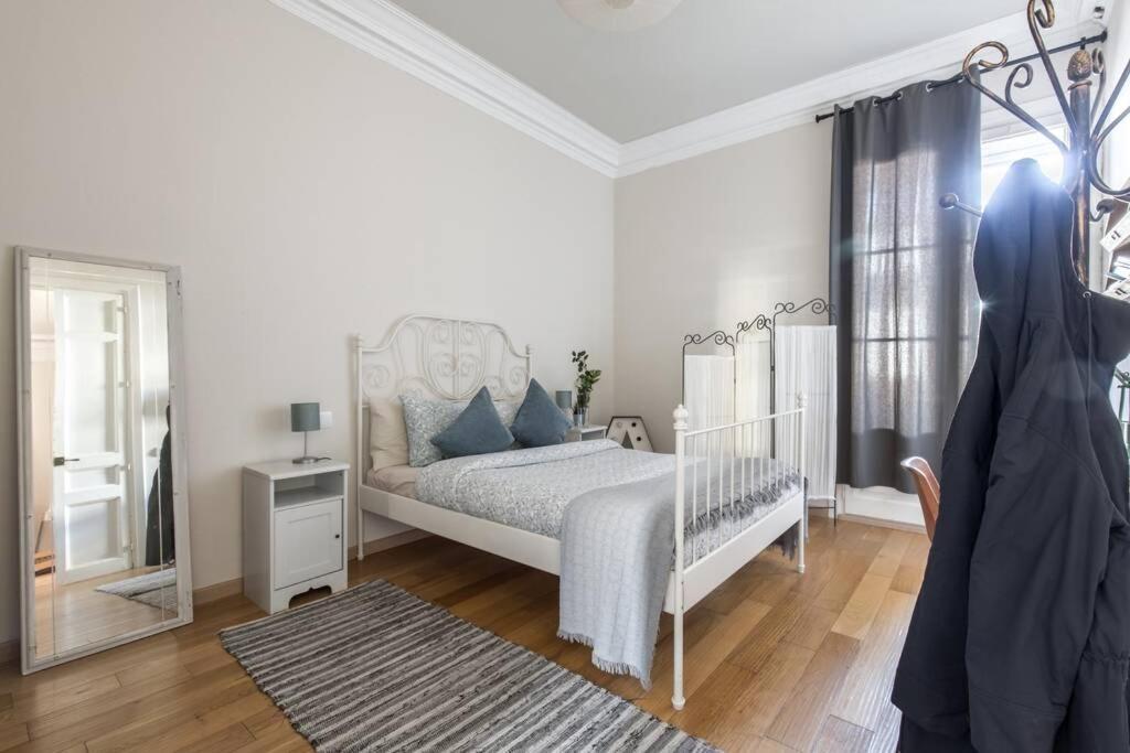 Beautiful & Central Flat Near Sagrada Familia Apartment *
