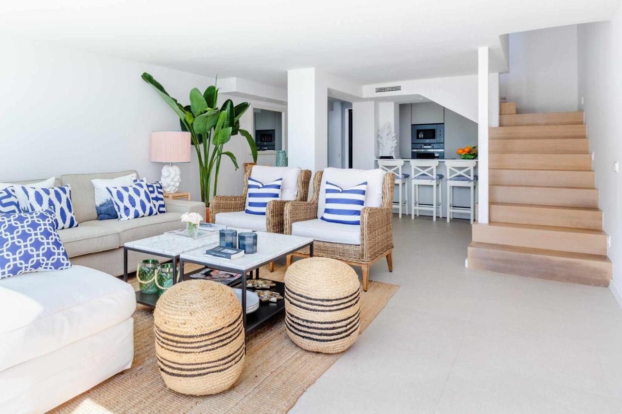 Rincon Del Mar Watch Waves Roll In From The Lavenderfringed Balcony * Rincon de la Victoria