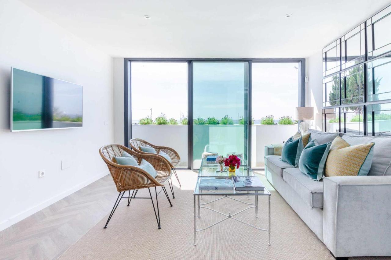 Rincon Del Mar Watch Waves Roll In From The Lavenderfringed Balcony * Rincon de la Victoria