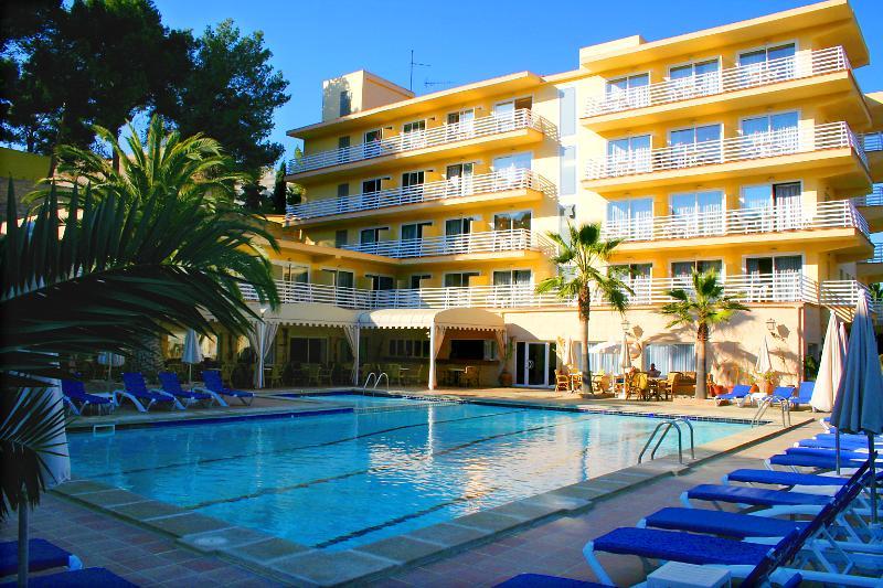 Roc Oberoy - Adults Only Hotel