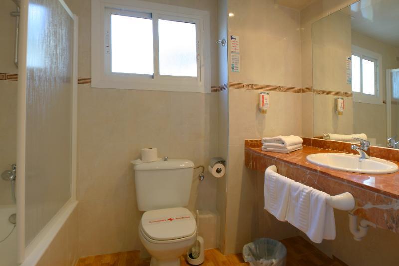 Roc Oberoy - Adults Only 4*