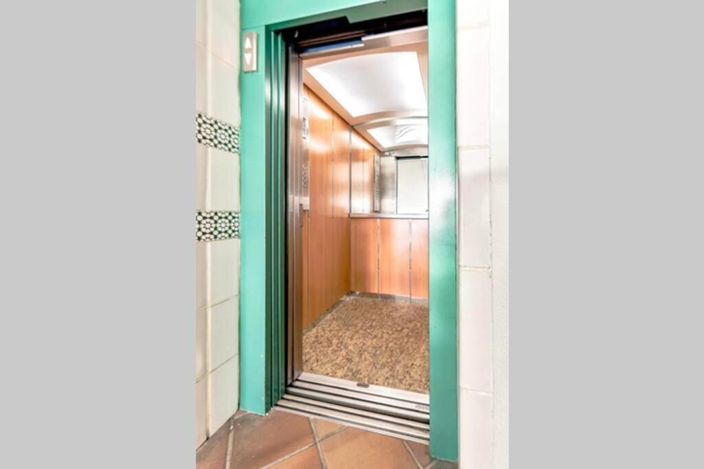 Apartamento In Complex Altamira With Direct Ocean View