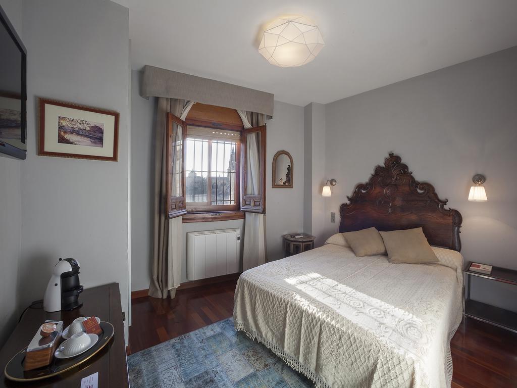Almunia De San Miguel Aparthotel 2*
