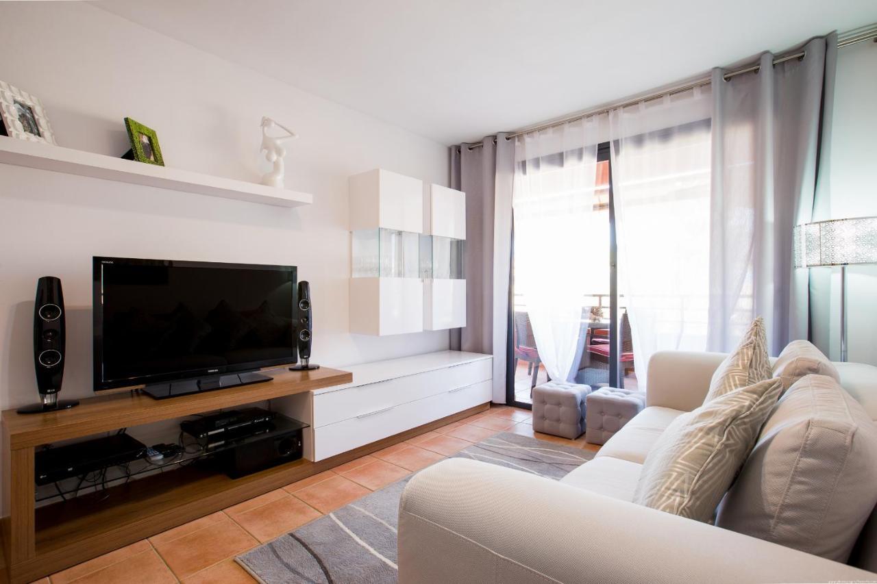 Go2tenerife Apart'tera Solarium, Terraces, Swimming Pools & Parking Apartment *