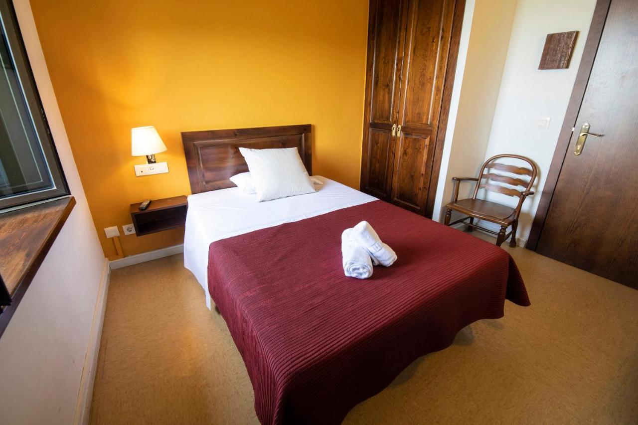 Santuari De La Salut De Hotel Sant Feliu De Pallerols
