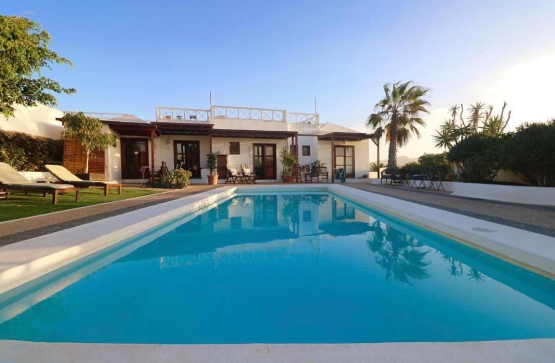 Oasis Surf House Homestay Soo