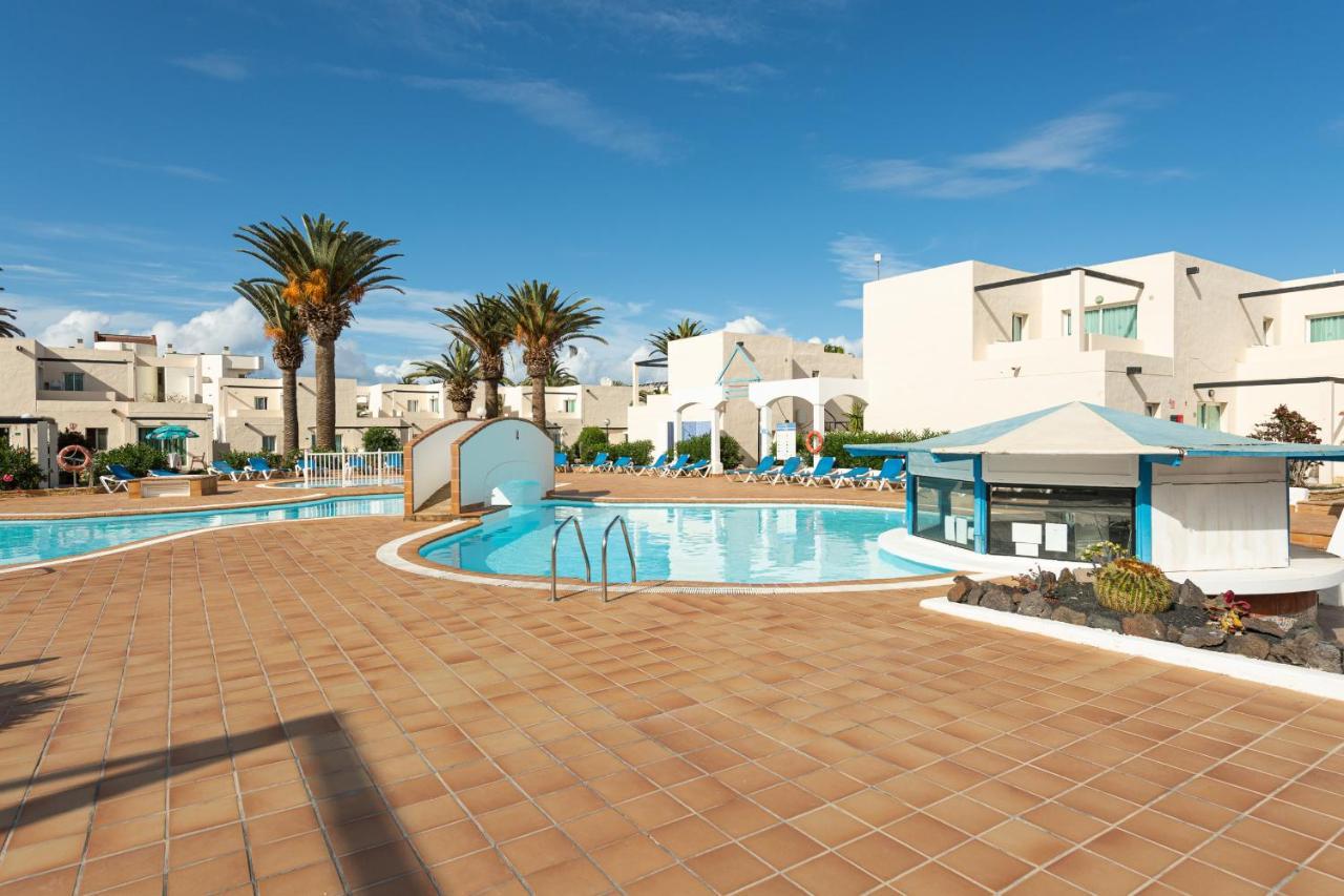 13 Con Terraza Y Piscina En