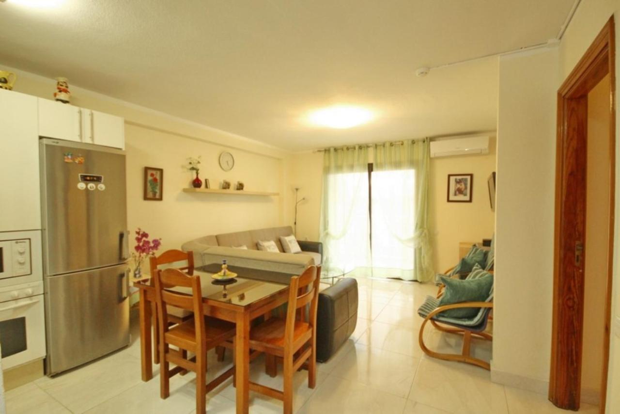 Apartamento Two Bedroom In Beachfront Complex With Pool In Playa De Américas. Playa de las Américas