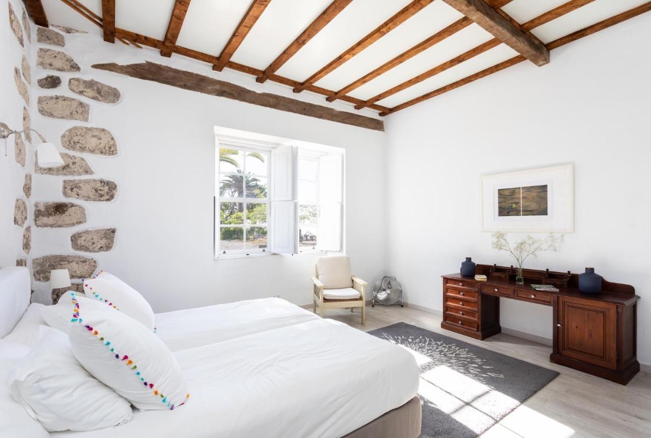 Villa Detached With Garden, Heated And Private Pool, Sea View, Parking Free Tijoco de Abajo