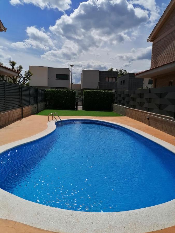 Casa Con Jardín Y Piscina En Zona Tranquila Сasa de vacaciones *