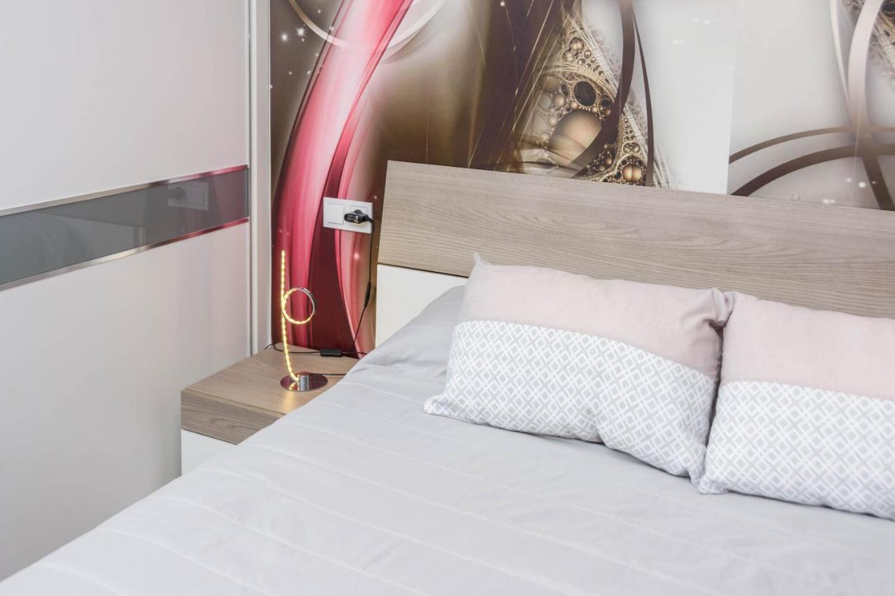 Luxury On The Beach By Rafleys Apartment Malaga