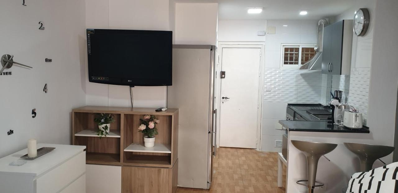 Con Vistas Al Mar Y La Piscinas!! Apartamento Benalmádena