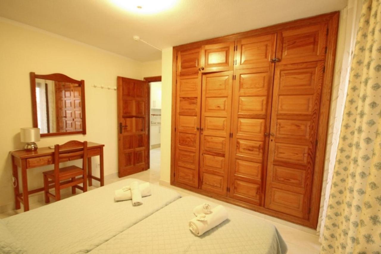 Two Bedroom In Beachfront Complex With Pool In Playa De Américas. Apartamento Playa de las Américas