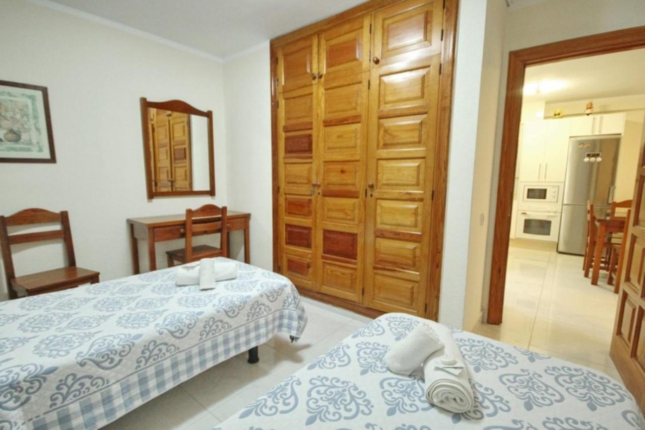 Two Bedroom In Beachfront Complex With Pool In Playa De Américas. Apartamento Playa de las Américas