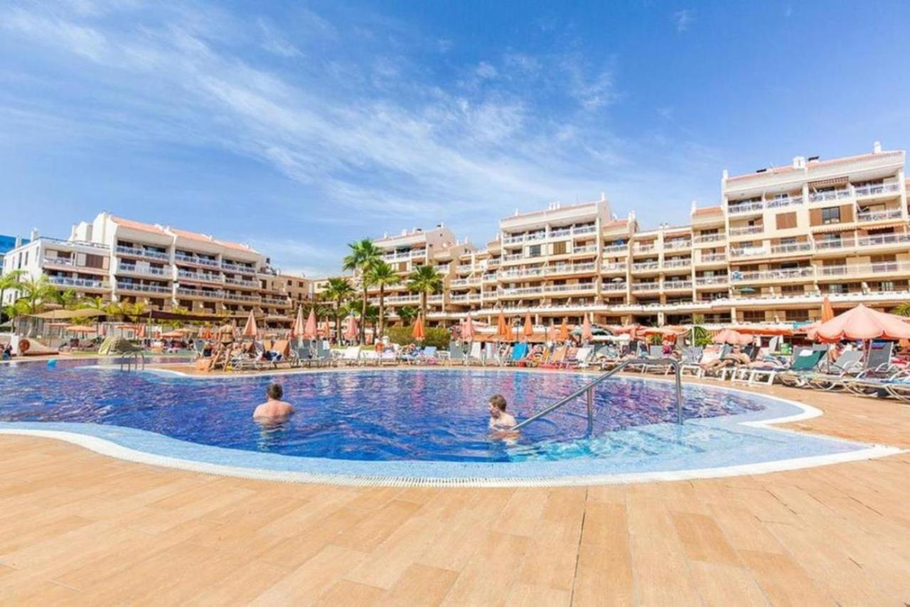 Two Bedroom In Beachfront Complex With Pool In Playa De Américas. Apartamento *