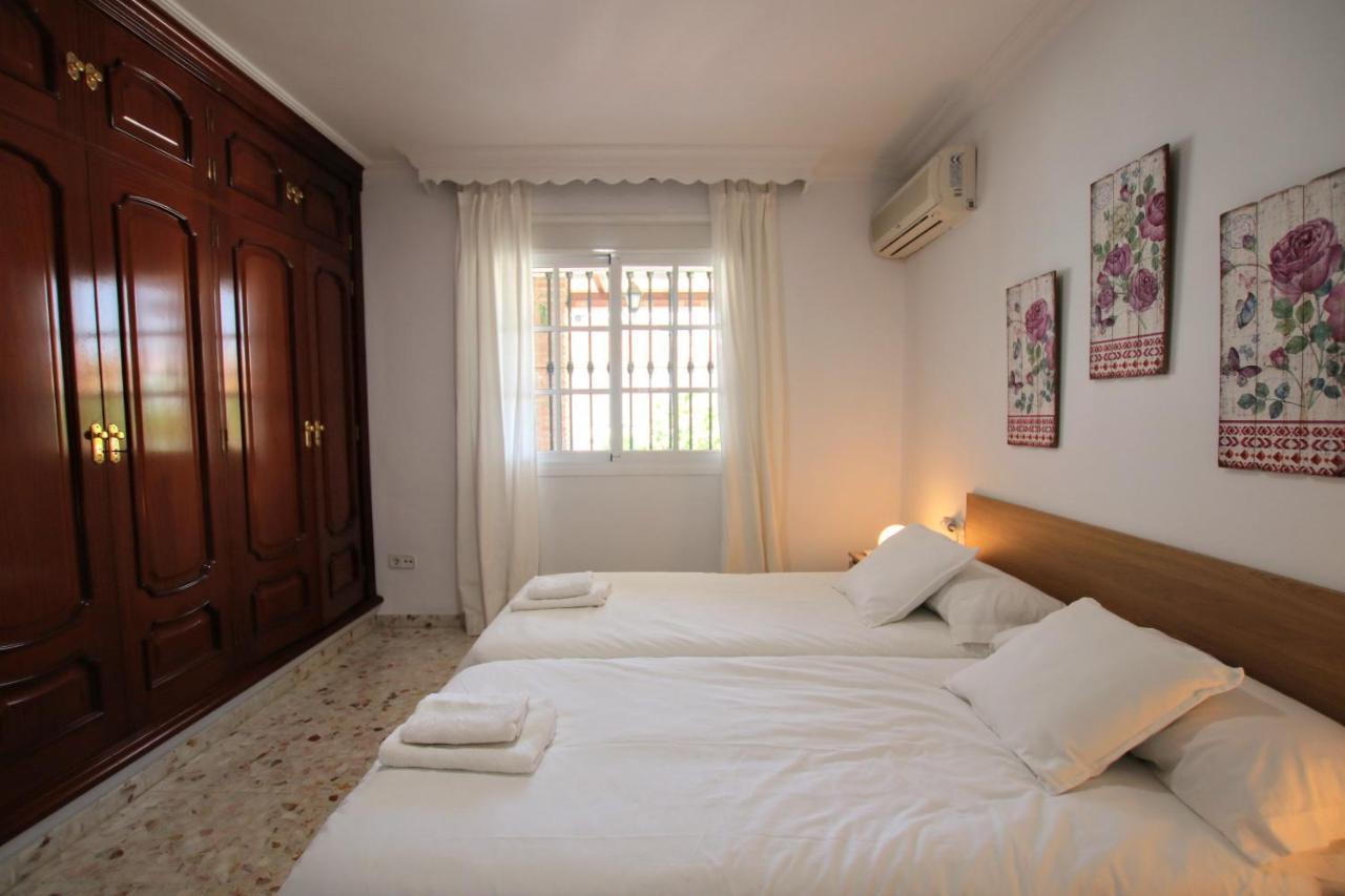 Tess Retamar Villa *