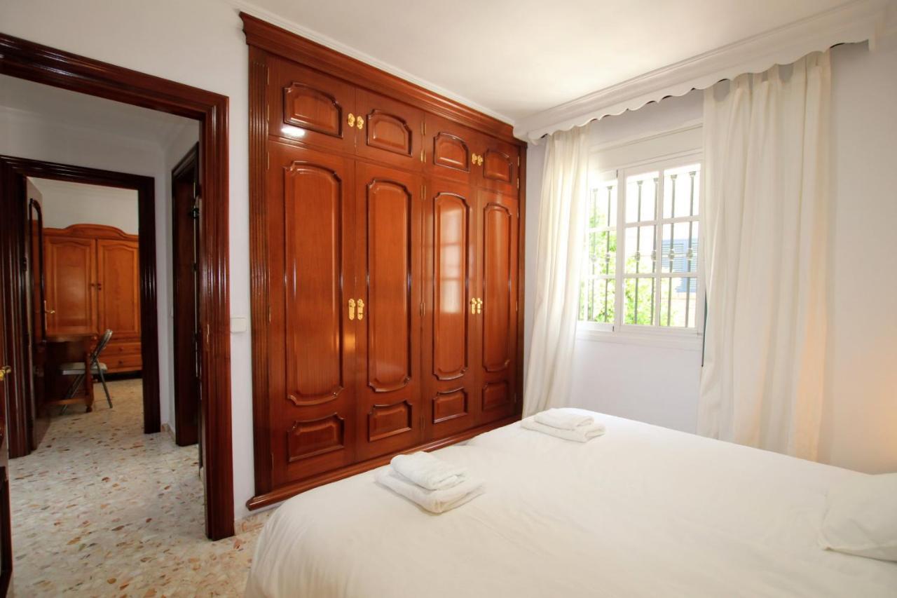 Tess Retamar Villa *