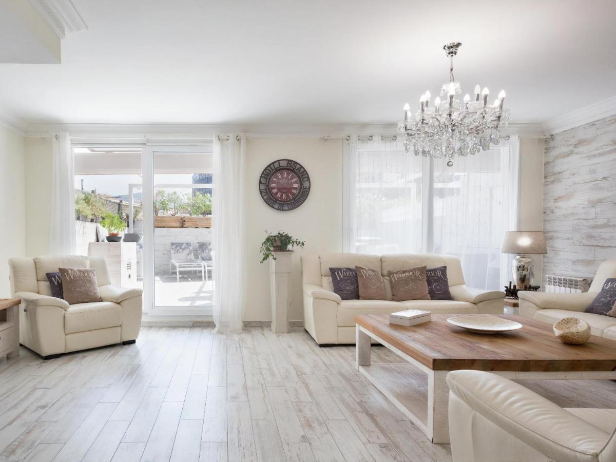 Spaces Mediterranean 5 Bedrooms, 4 Bathrooms, 75m2 Terrace, Centre Sitges- Sleeps 11 Sitges