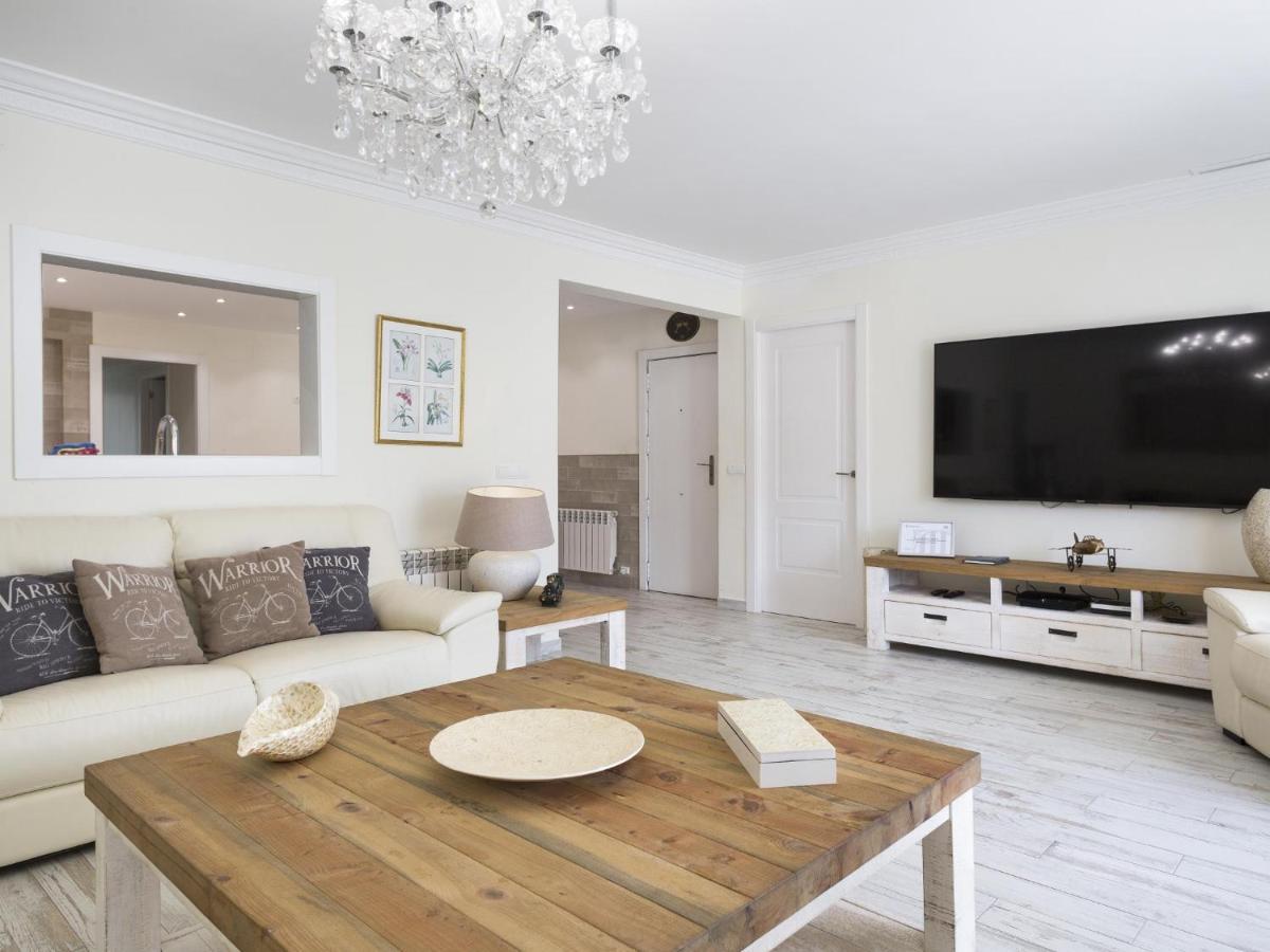 Spaces Mediterranean 5 Bedrooms, 4 Bathrooms, 75m2 Terrace, Centre Sitges- Sleeps 11 Apartamento Sitges