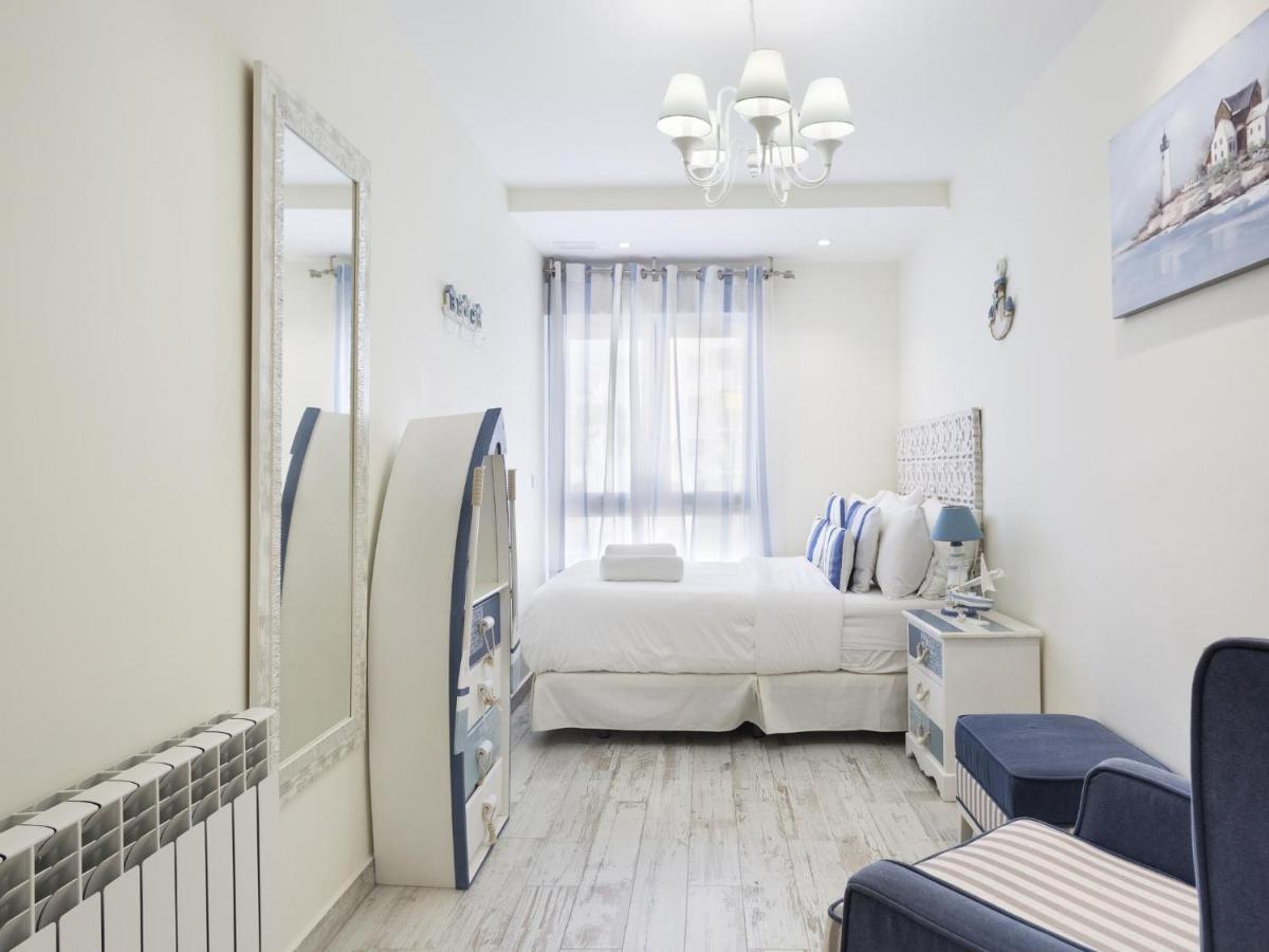 Spaces Mediterranean 5 Bedrooms, 4 Bathrooms, 75m2 Terrace, Centre Sitges- Sleeps 11 Apartamento *