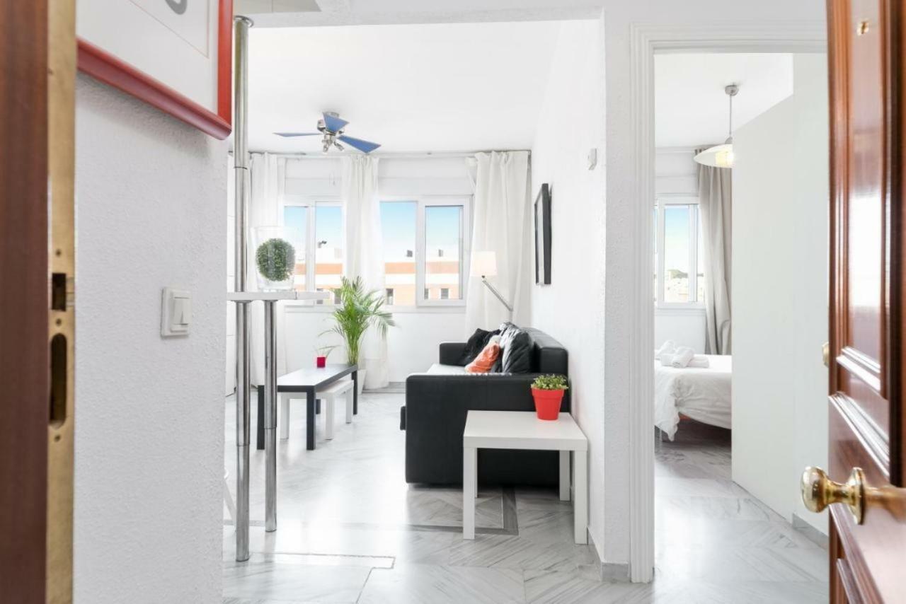 Lovely With River Views And Parking * Malaga