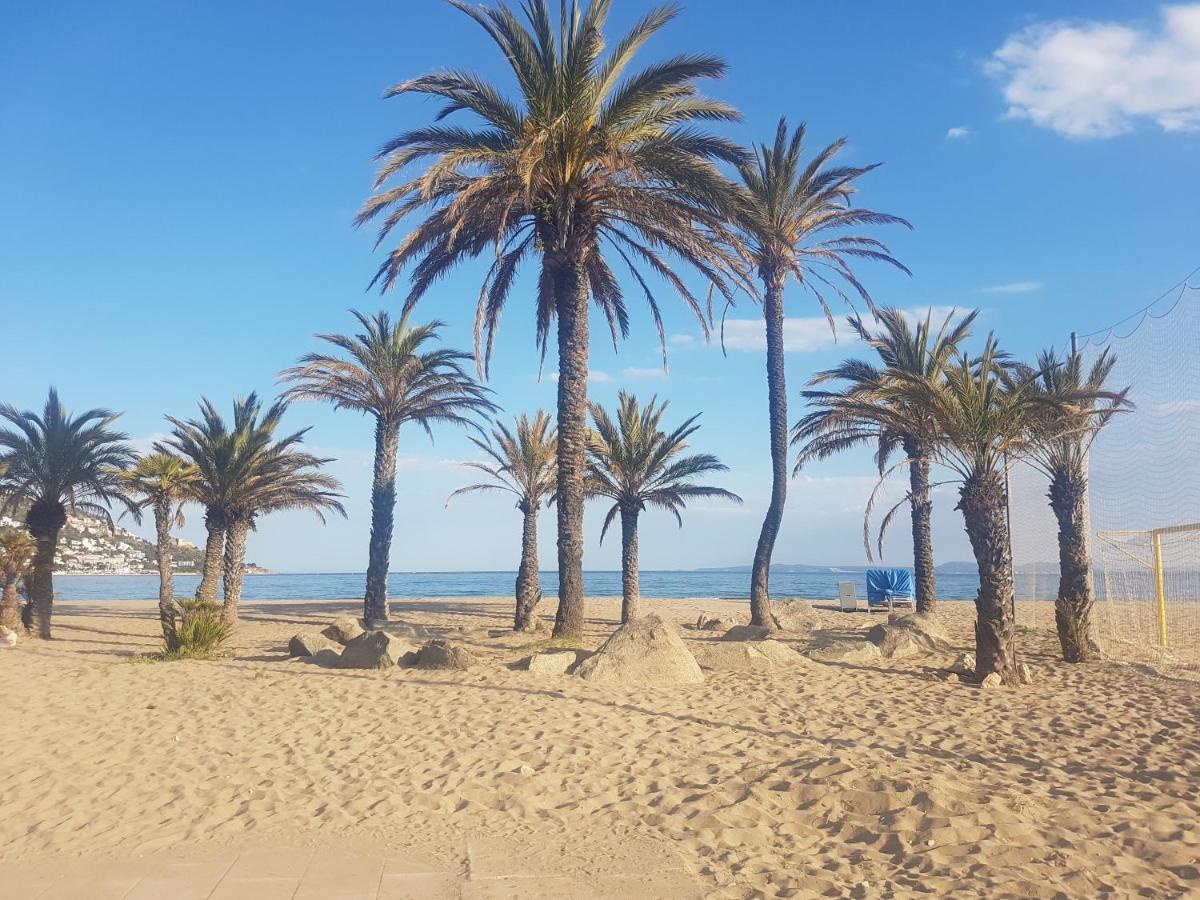 Beautiful 75m2 With View At The Beach, Pool, Parking Apartment