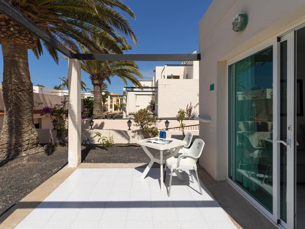 13 Con Terraza Y Piscina En Apartahotel Corralejo