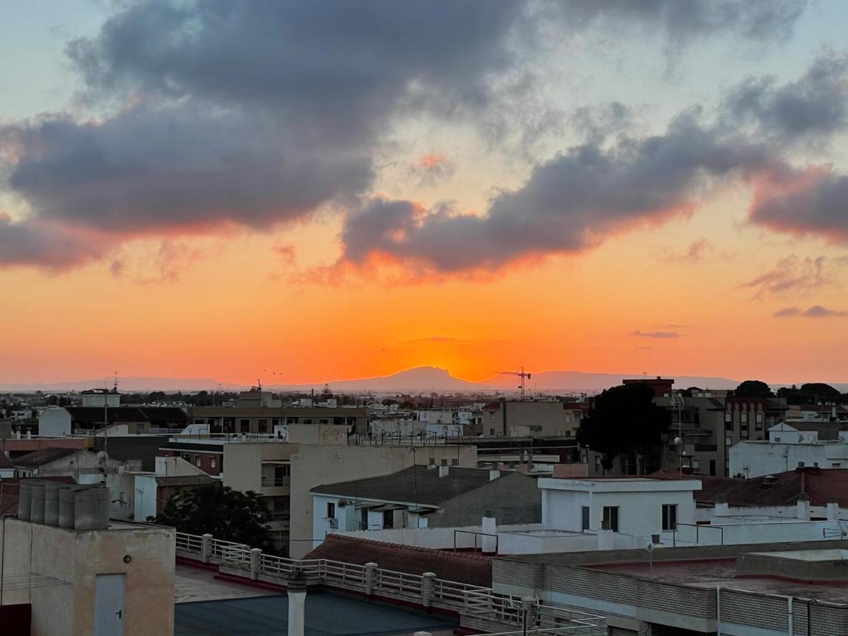 Lo Pagan Beachfront Aircon Apartamento *