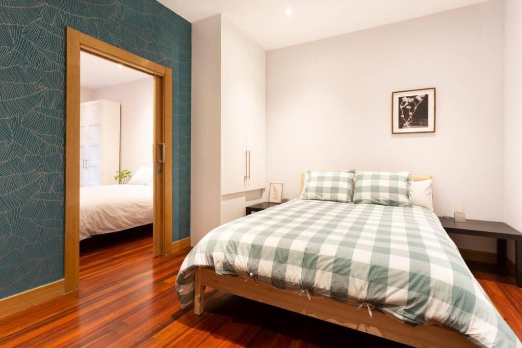 Apartment Isozaki. 5 Dormitorios Y Jardin Privado Al Lado Del Guggenheim Bilbao