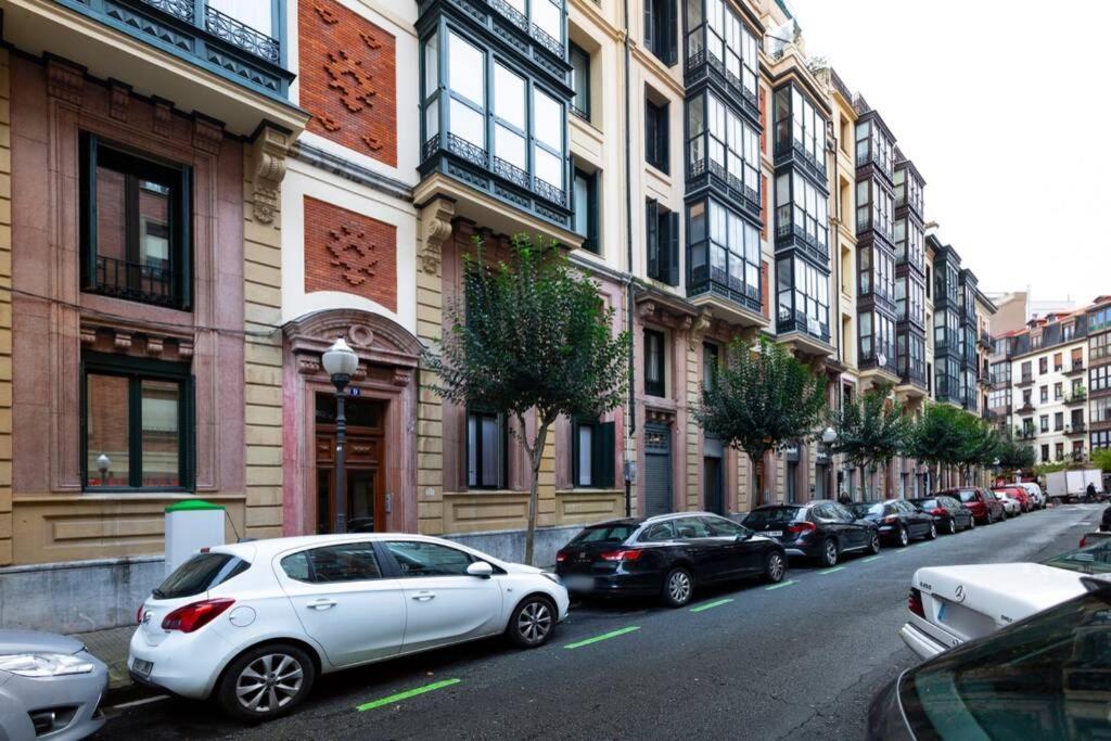 Isozaki. 5 Dormitorios Y Jardin Privado Al Lado Del Guggenheim Apartment Bilbao