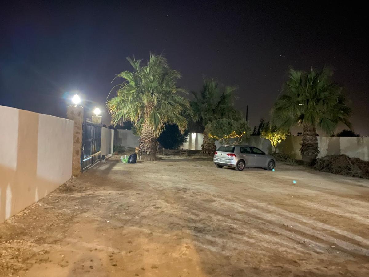 Dolores, Un Chalet Con Piscina Y Barbacoa En La Huerta Del Segura. Catral