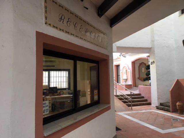Large And Elegant In Puerto Banus With Pools And Paddle *