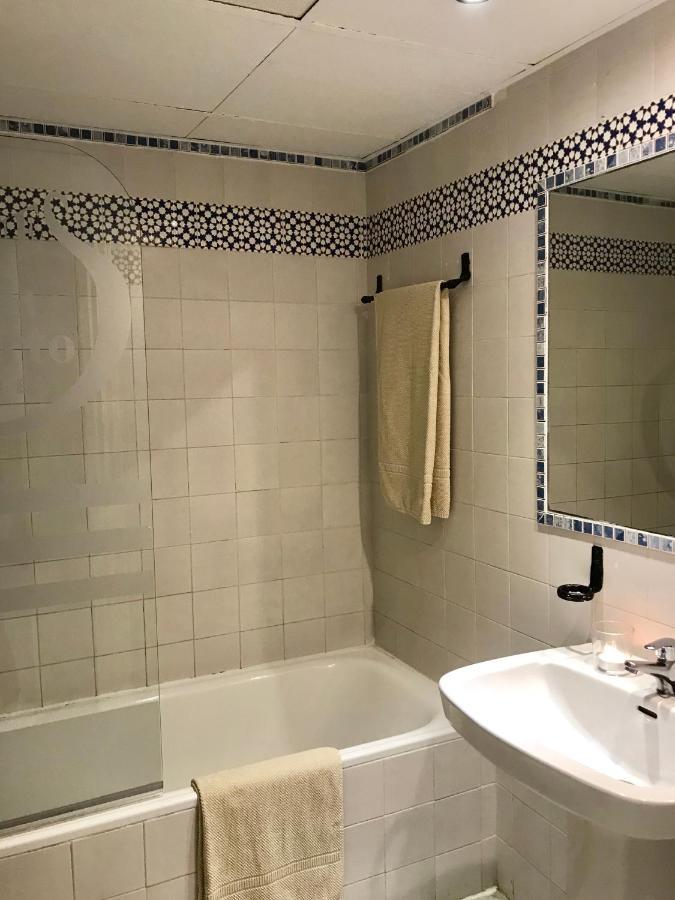 Large And Elegant In Puerto Banus With Pools And Paddle Apartamento *