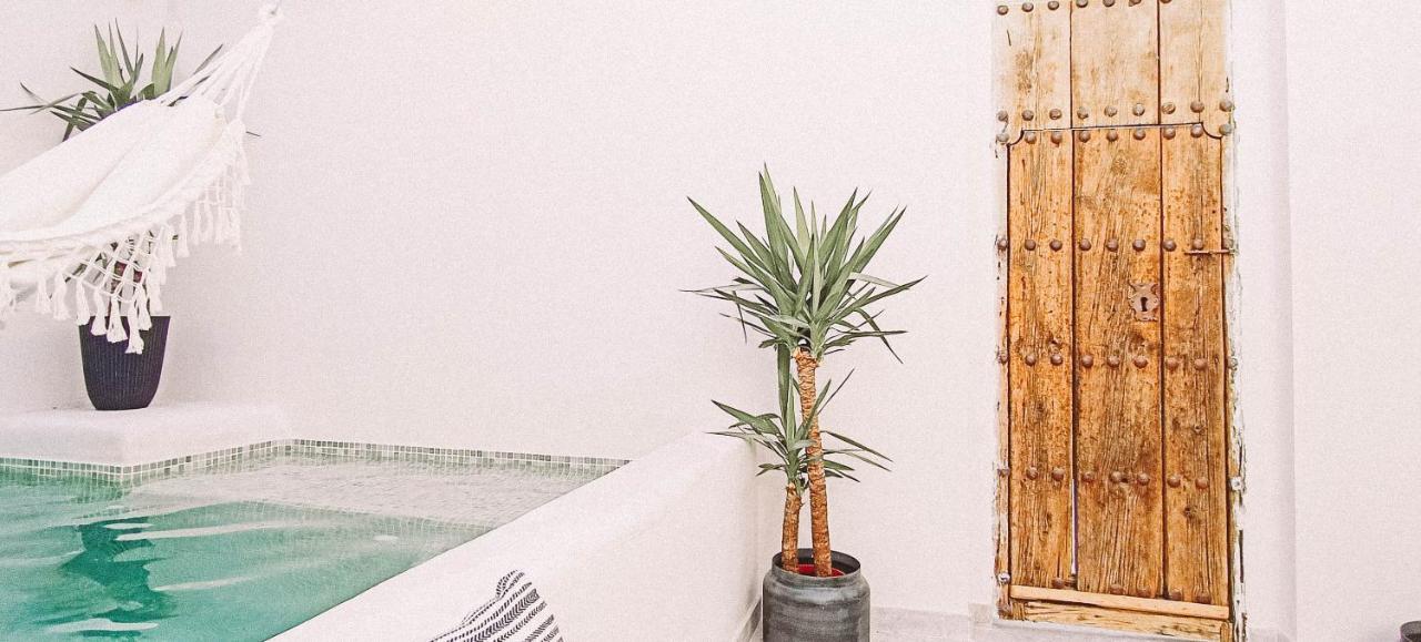 With Private Pool *