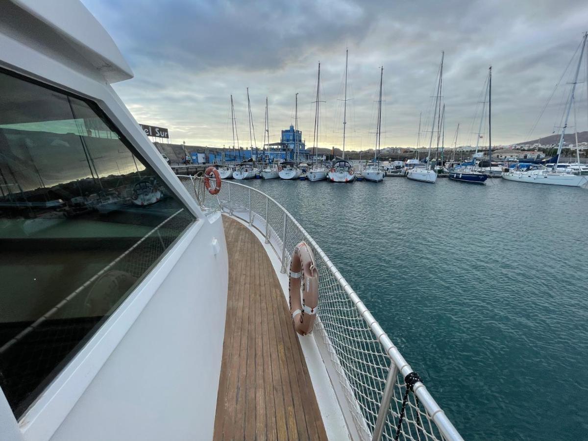 Wonderful Yatch To Rent At Tenerif South Hotel en barco