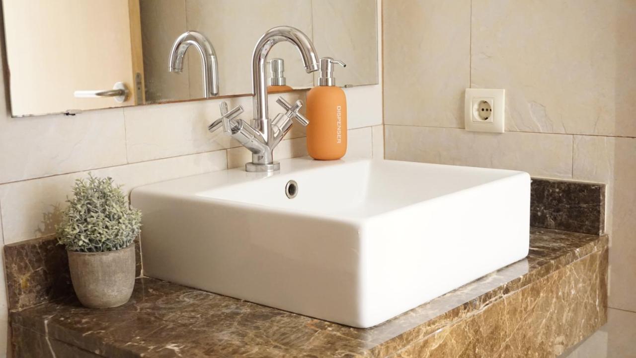 Encantador Familiar 4 Px Con Terraza, Parking Y Wi-fi En Apartamento