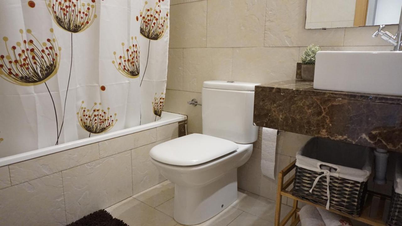 Encantador Familiar 4 Px Con Terraza, Parking Y Wi-fi En Apartamento *