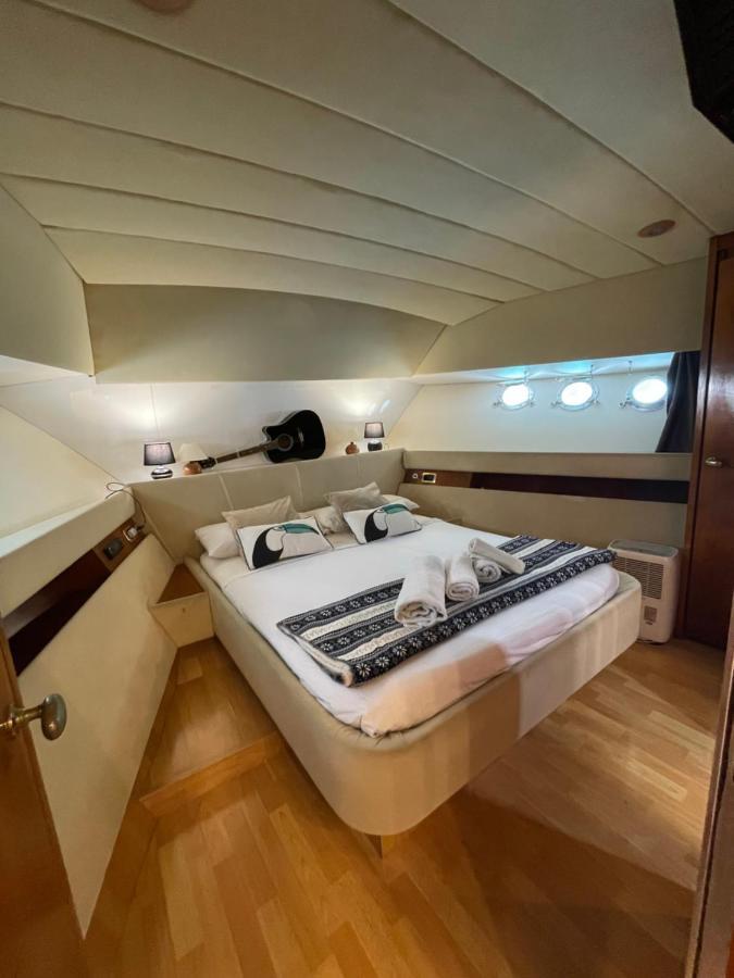 Wonderful Yatch To Rent At Tenerif South Hotel en barco