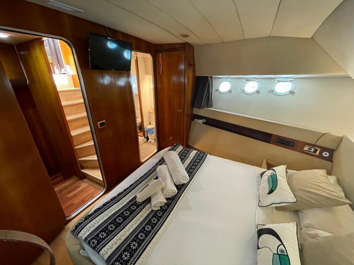 Wonderful Yatch To Rent At Tenerif South Hotel en barco