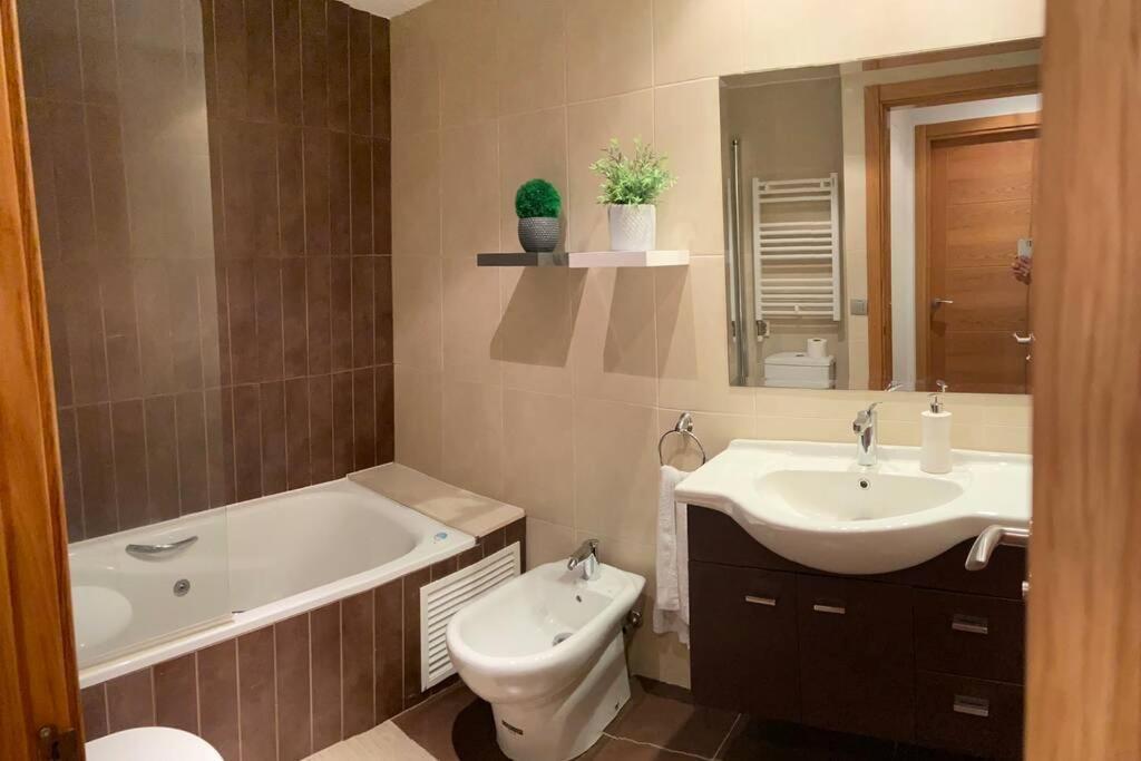 Apartamento Con Gran Jardin Privado Apartment *
